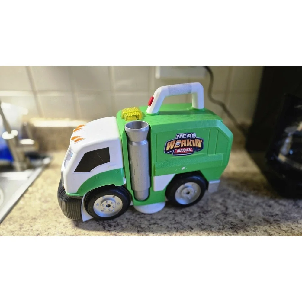 Real Workin' Buddies Mr. Dusty The Super Toy Eating Garbage Truck - Cleans!!!